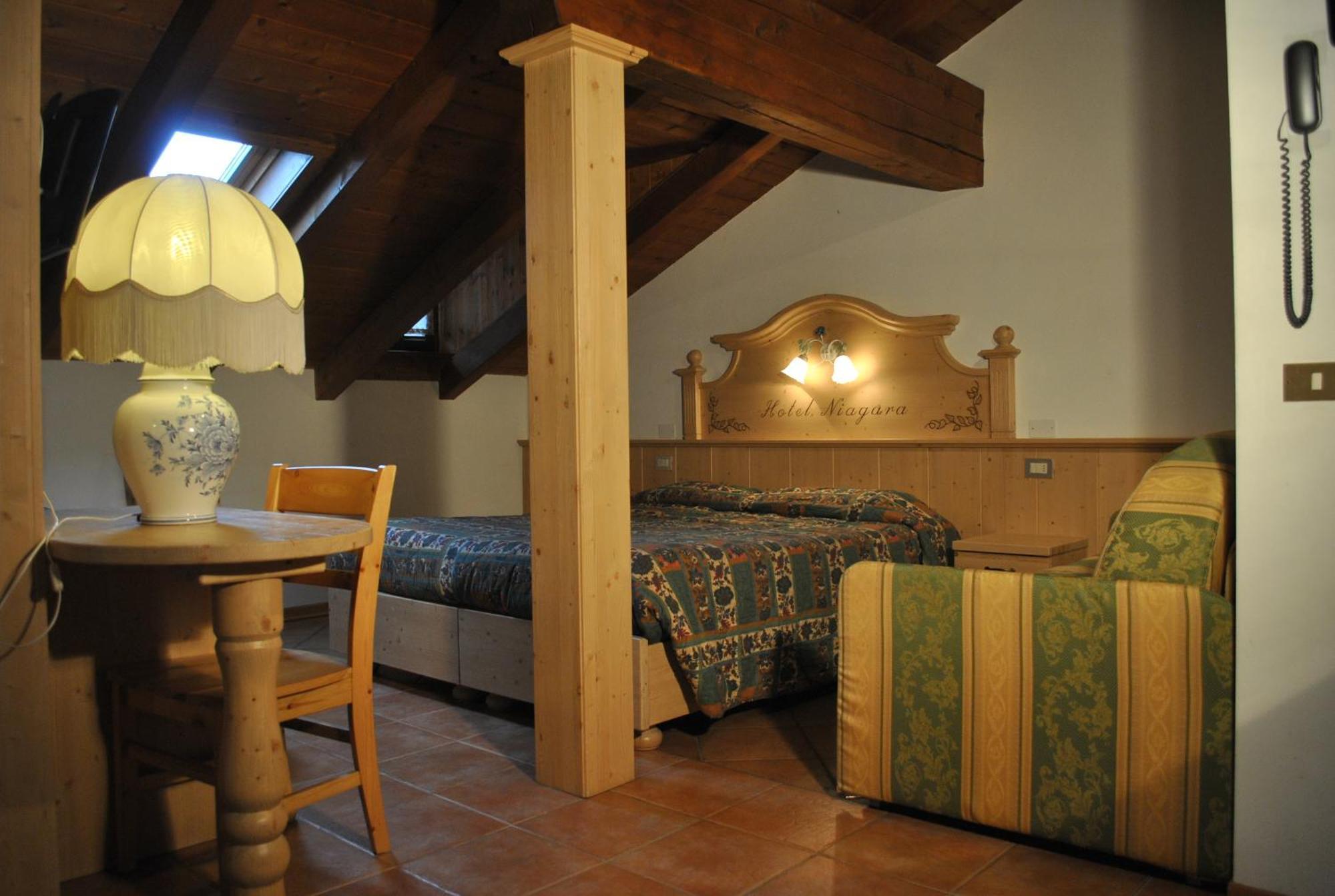 Hotel Niagara Ossana Bagian luar foto