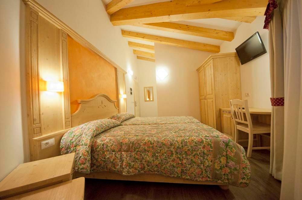 Hotel Niagara Ossana Ruang foto